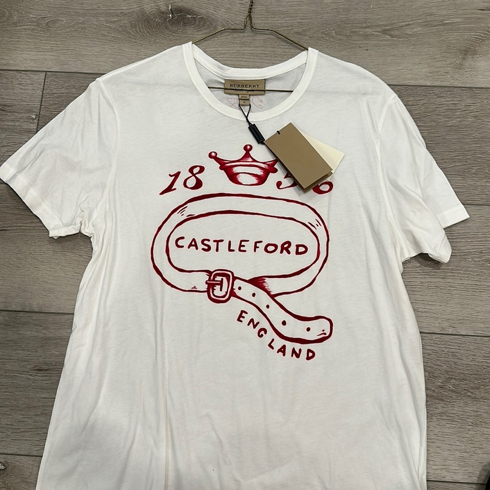 NEW Burberry tshirt